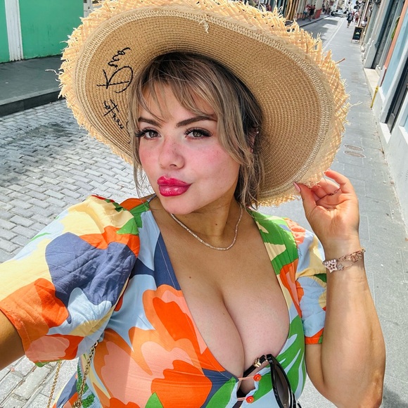 Meet your Posher, Mckenna - Picture 4 of 5